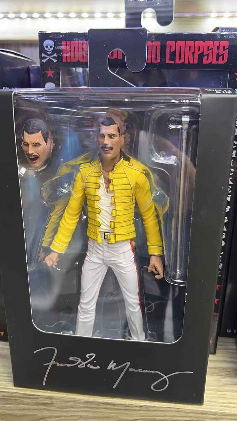 ✅QUEEN FREDDIE MERCURY LIVE AT WEMBLEY STADIUM ACTION FIGURE  18 CM con scatola