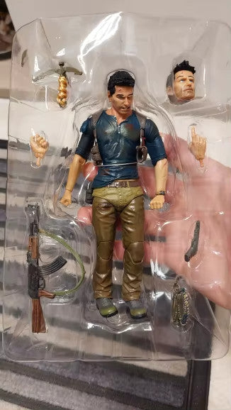 NECA Nathan Drake Uncharted 4 7" Action Figure 17 CM CON SCATOLA ORIGINALE