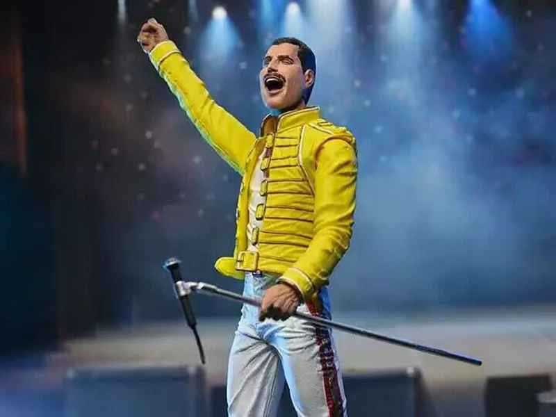 ✅QUEEN FREDDIE MERCURY LIVE AT WEMBLEY STADIUM ACTION FIGURE  18 CM con scatola