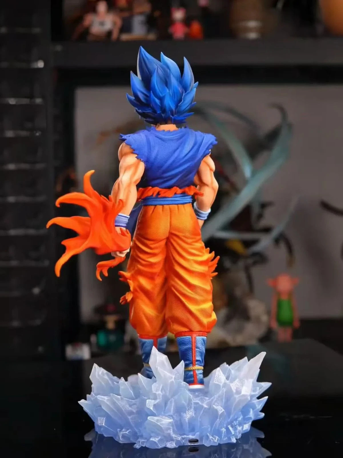 33 centimetri Dragon Ball Z Super Saiyan Blu Son Goku Figura LED Illuminata
