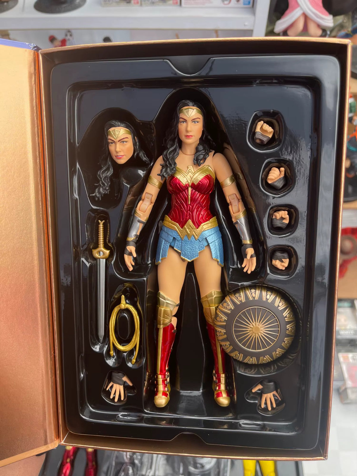 WONDER WOMAN  ACTION FIGURE JUSTICE LEAGUE 1/9 SCALE 19Cm CON SCATOLA ORIGINALE