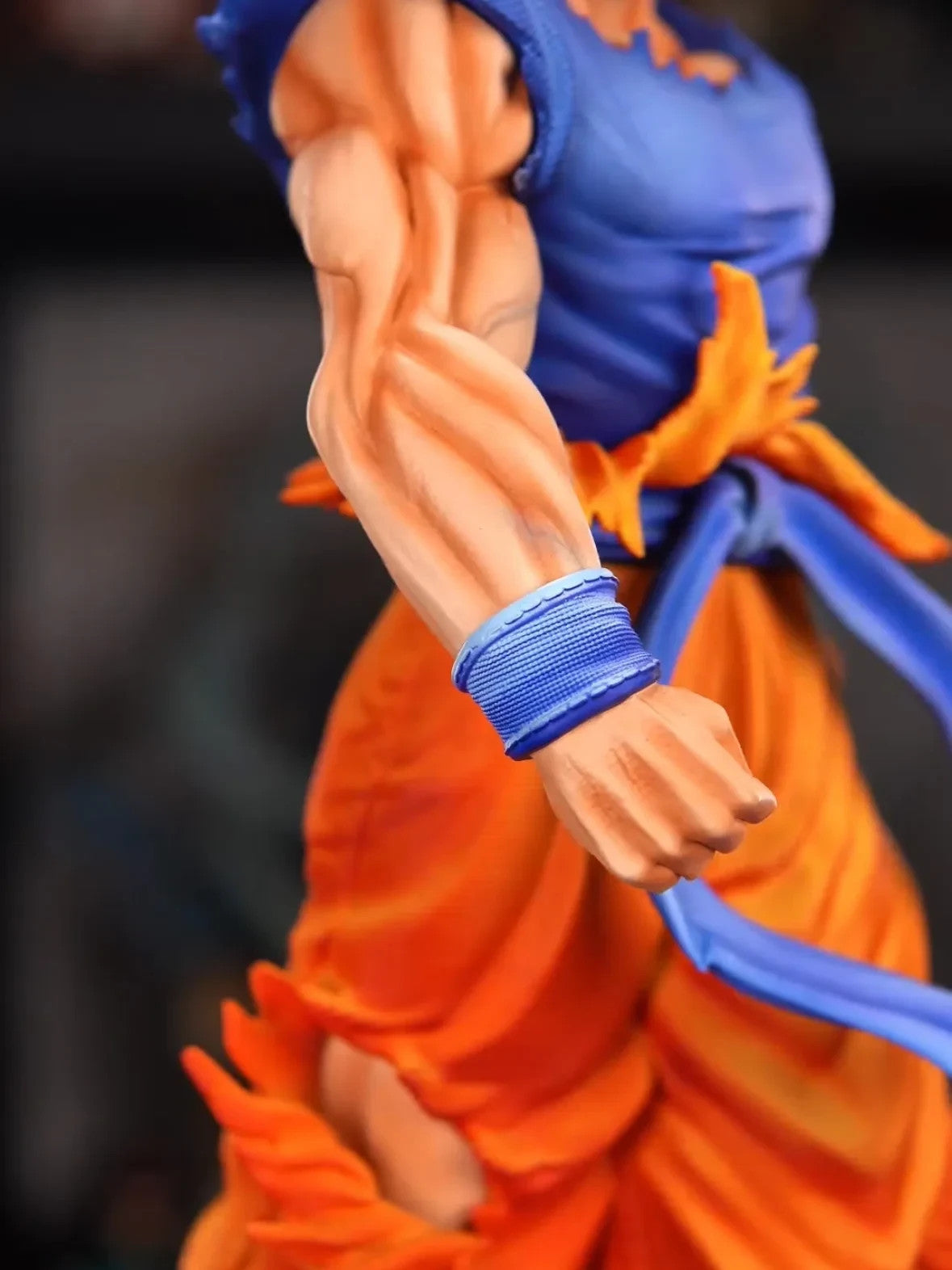 33 centimetri Dragon Ball Z Super Saiyan Blu Son Goku Figura LED Illuminata