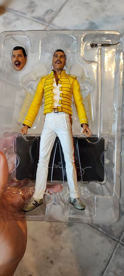 ✅QUEEN FREDDIE MERCURY LIVE AT WEMBLEY STADIUM ACTION FIGURE  18 CM con scatola