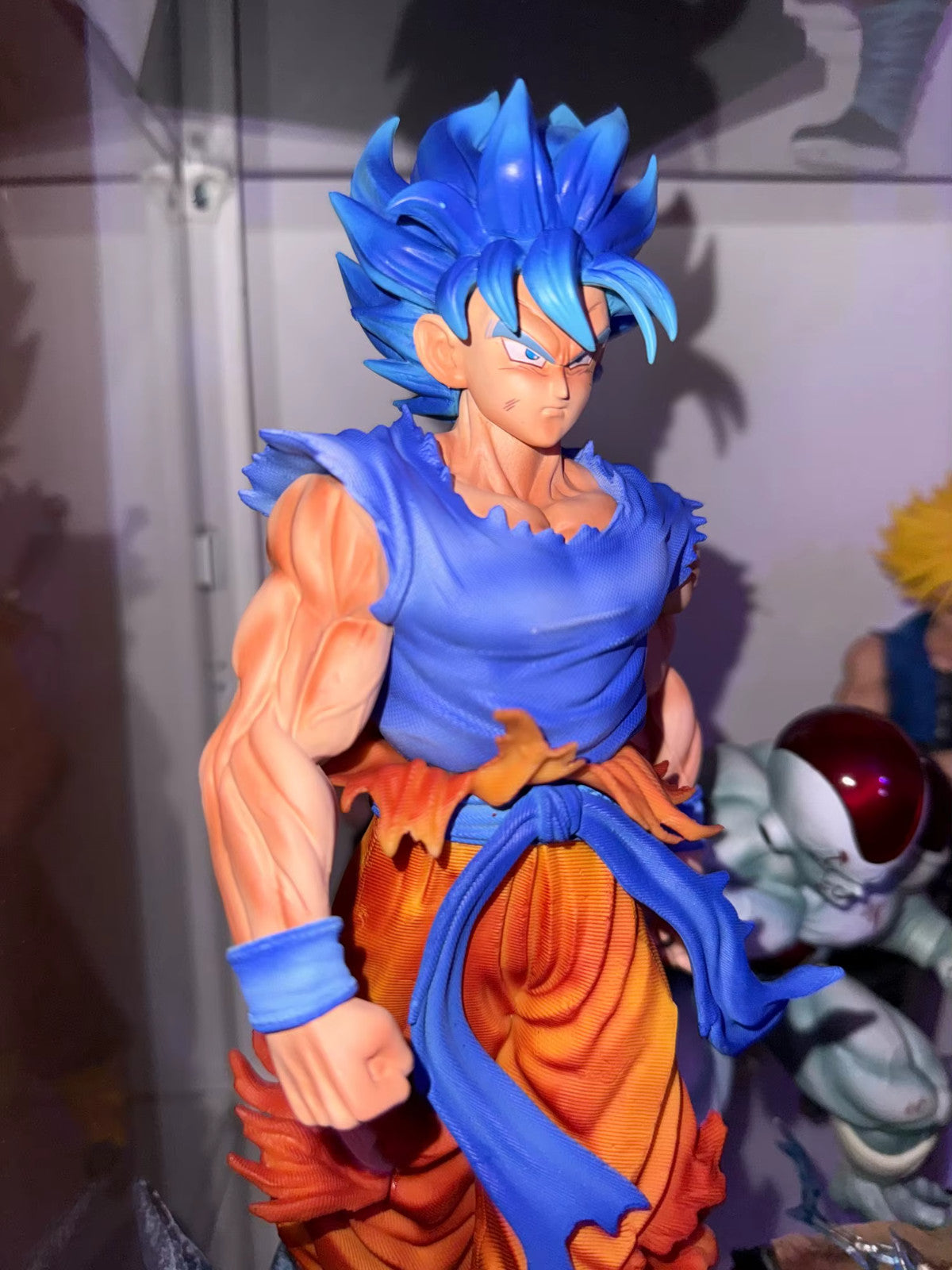 33 centimetri Dragon Ball Z Super Saiyan Blu Son Goku Figura LED Illuminata