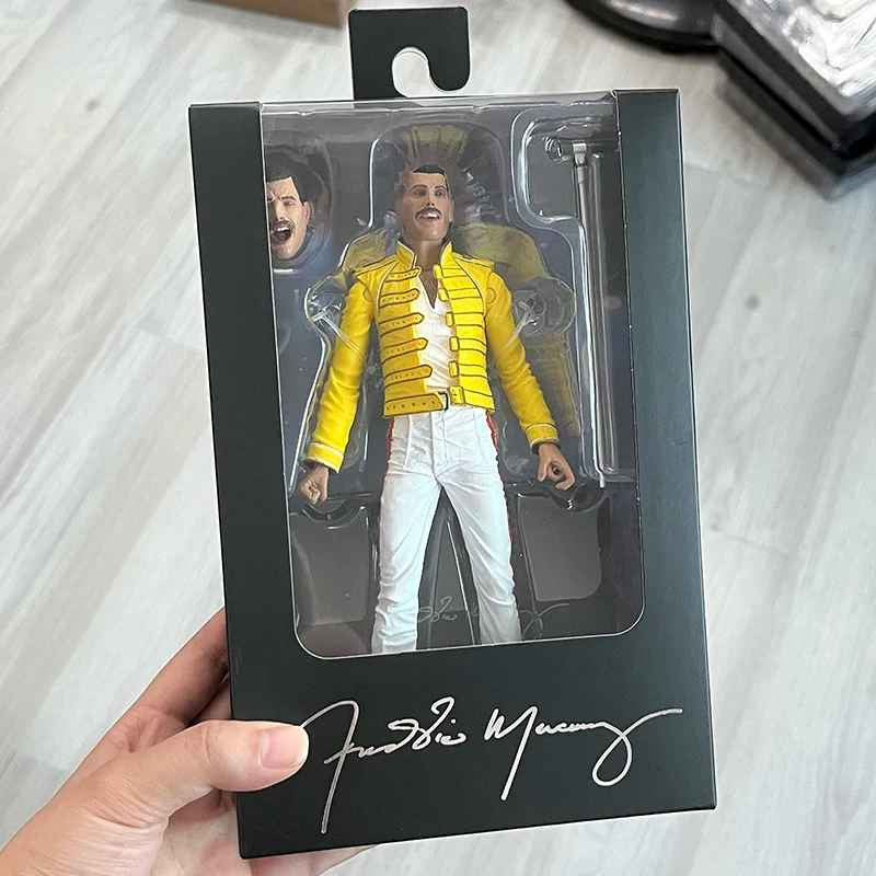 ✅QUEEN FREDDIE MERCURY LIVE AT WEMBLEY STADIUM ACTION FIGURE  18 CM con scatola