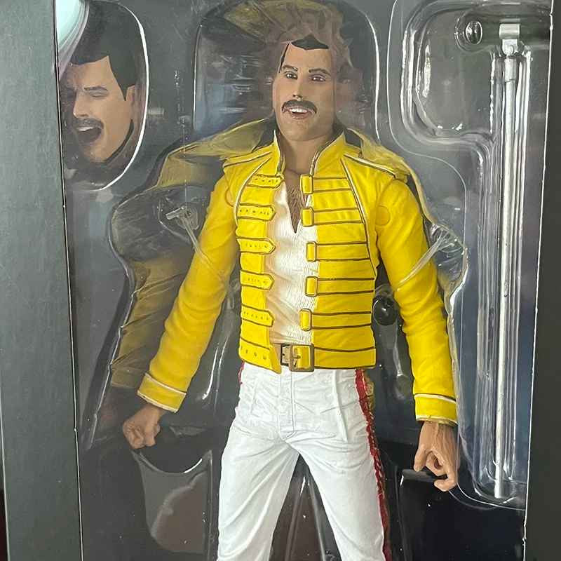 ✅QUEEN FREDDIE MERCURY LIVE AT WEMBLEY STADIUM ACTION FIGURE  18 CM con scatola