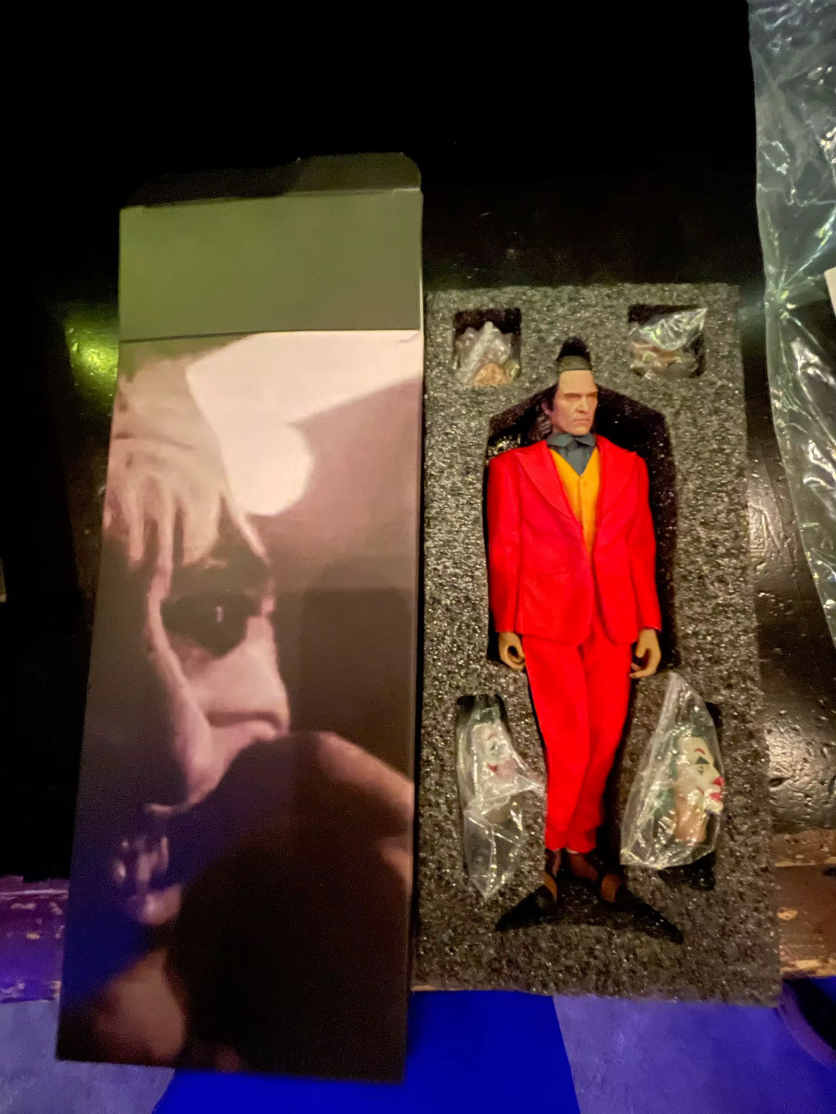 Joaquin Phoenix Arthur Fleck Joker Clown Red Suit 12" Action Figure CON SCATOLA