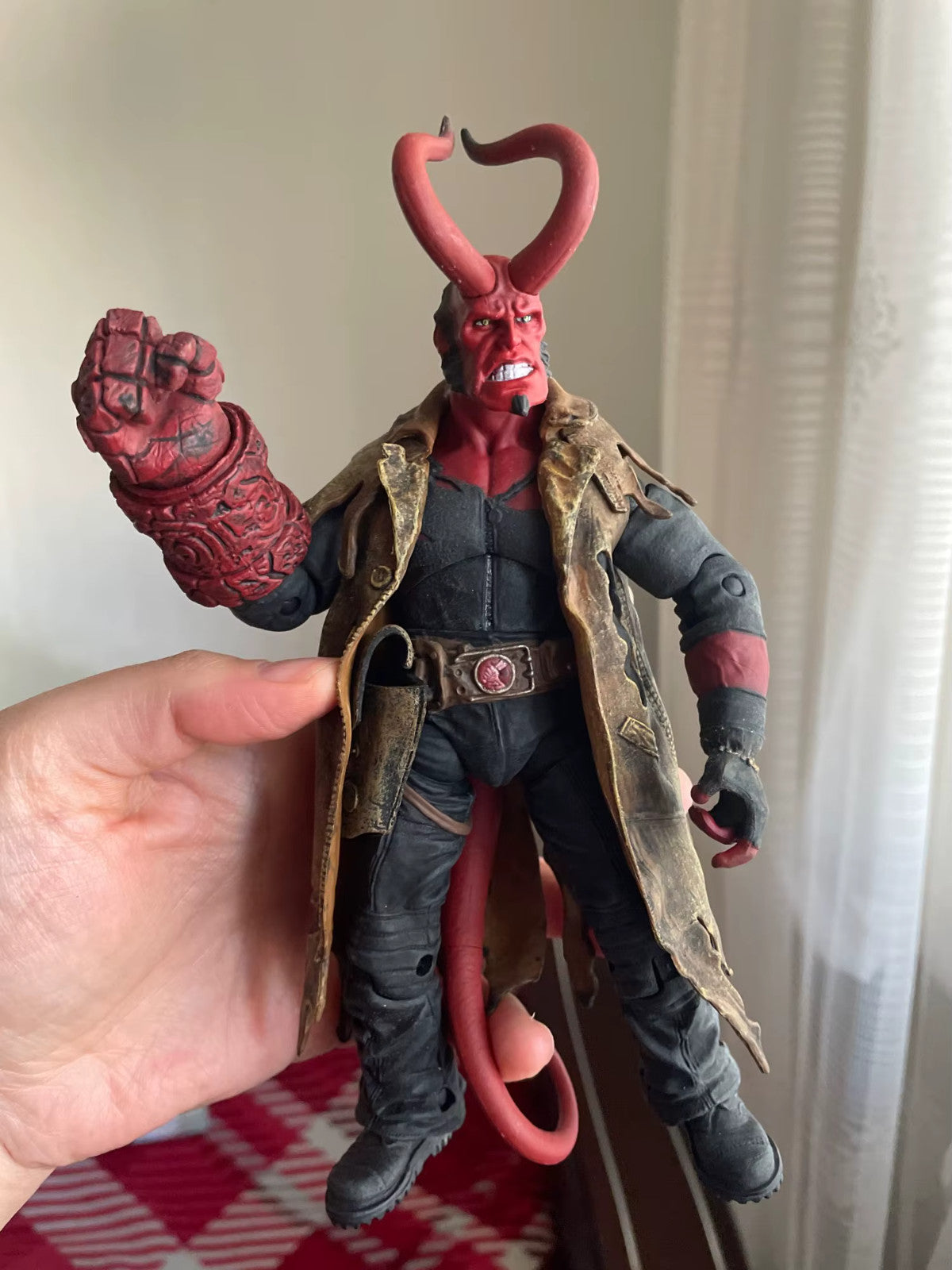 Hellboy Mezco Toys ✅Action Figure 18 CM Con Scatola ORIGINALE+SPED GRATUITA