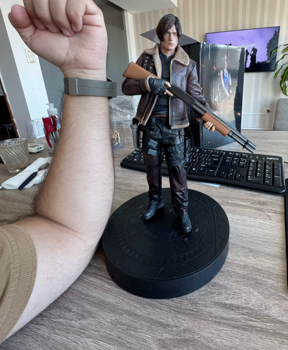 Biohazard 4 Resident Evil 4 Leon Scott Kennedy 30CM  CON SCATOLA