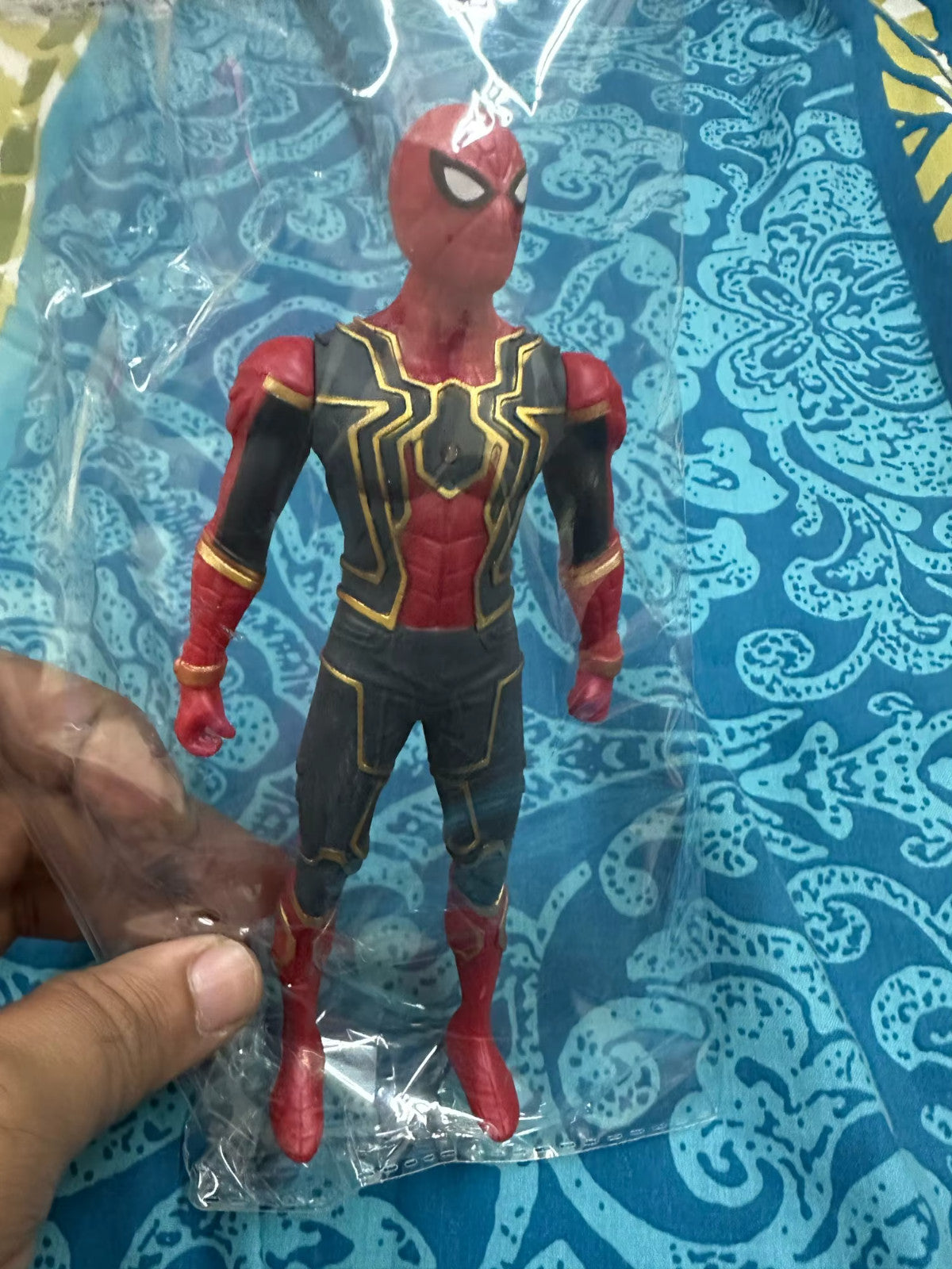 Spiderman 17cm Actionfigur Marvel DC Comics Avengers CON LED NEL PETTO